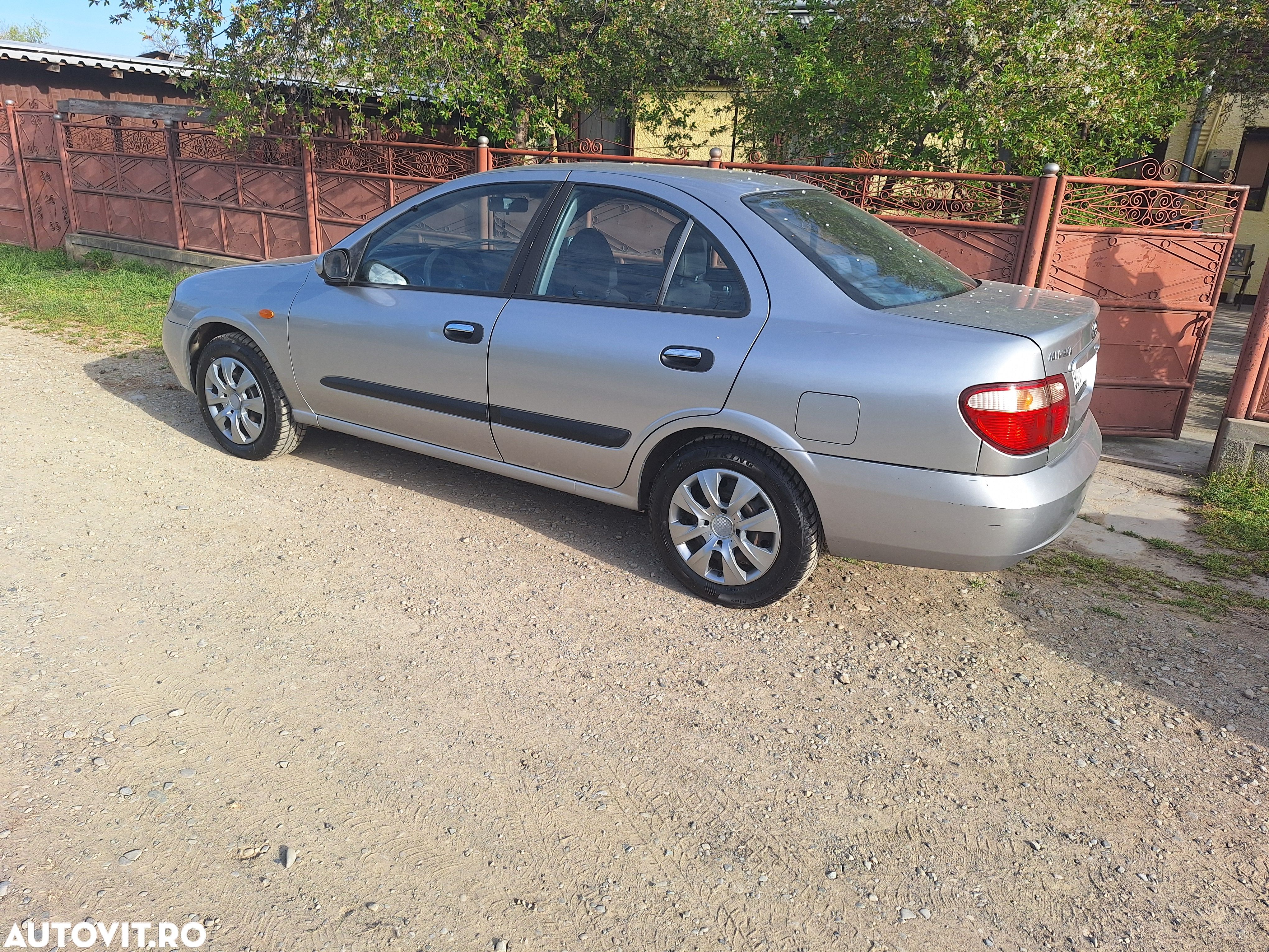 Nissan Almera - 1