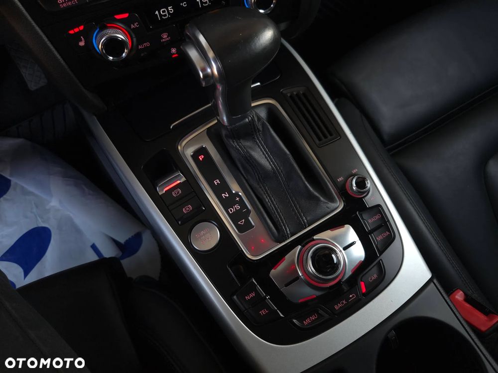 Audi A4 Avant 2.0 TDI DPF clean diesel quattro S tronic S line Sportpaket - 25