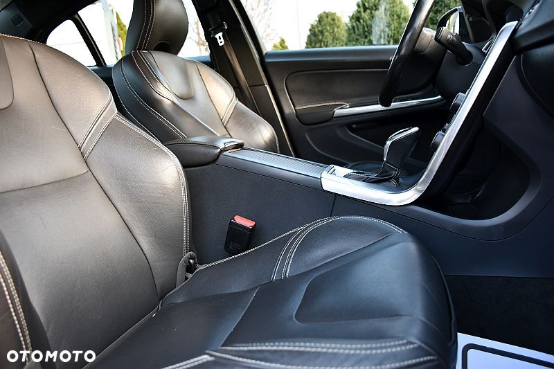 Volvo S60 D3 Geartronic Momentum - 25
