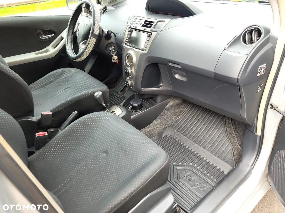 Toyota Yaris - 8