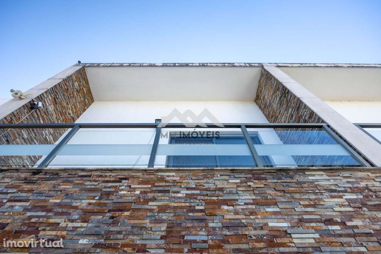 Moradia T3+1 | Valbom | Junto ao Freixo | 3 Frentes | Terraço | Jardim - Grande imagem: 5/60