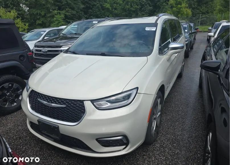 Chrysler Pacifica - 1