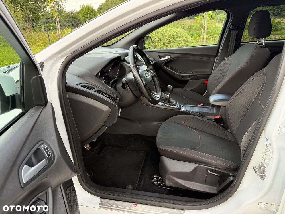 Ford Focus 1.0 EcoBoost Start-Stopp-System ST-LINE STYLE - 19
