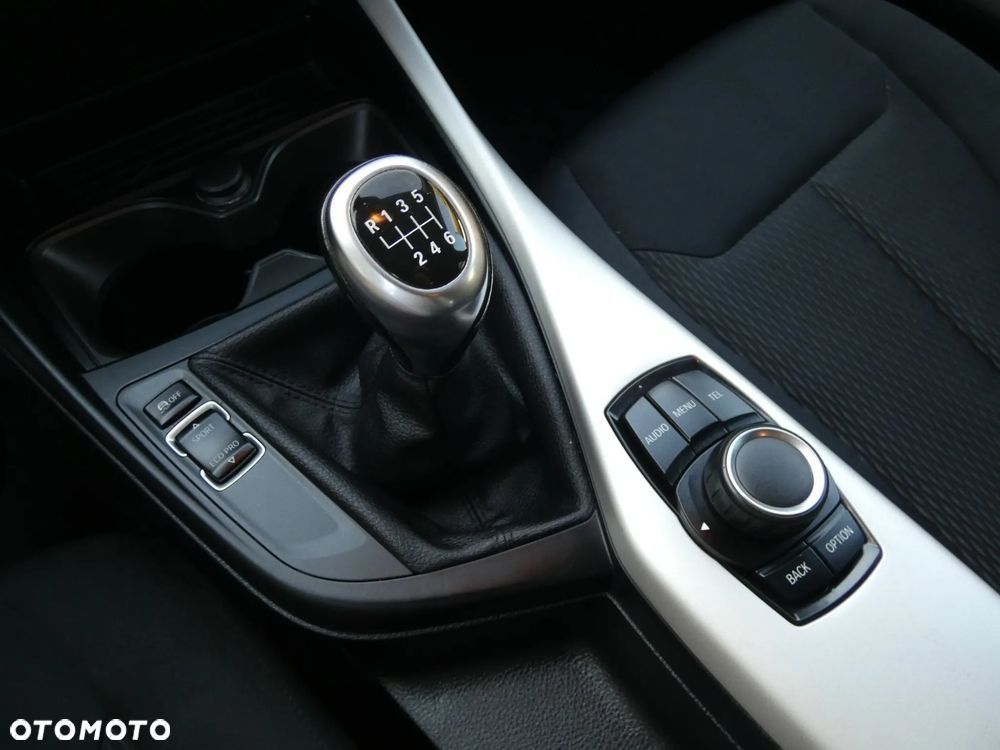 BMW Seria 1 118i Sport Line - 24