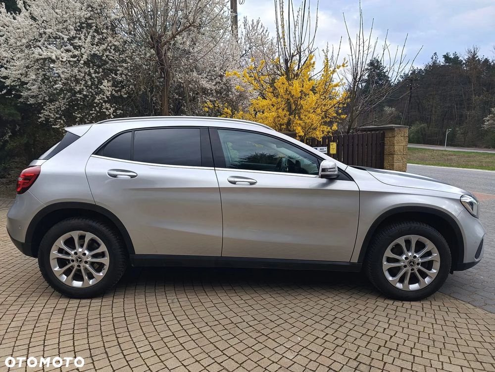 Mercedes-Benz GLA 180 Urban - 23