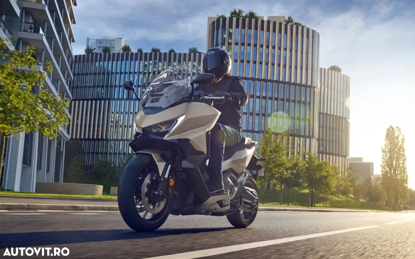Honda Forza 750 - 5