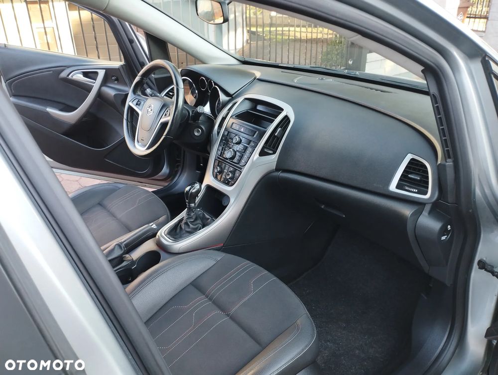 Opel Astra 1.4 Turbo 150 Jahre - 9