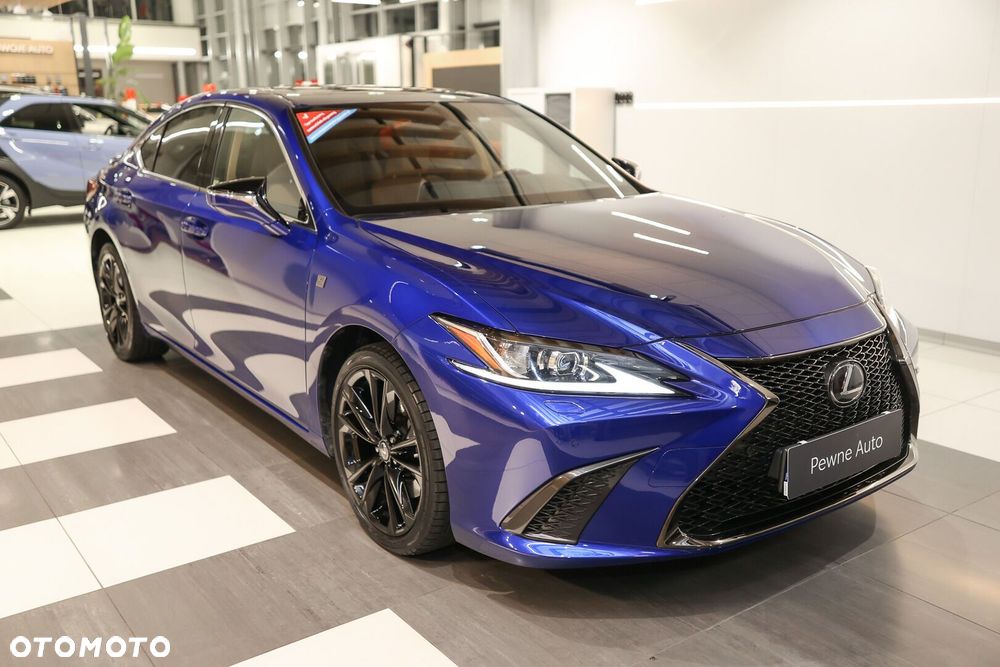 Lexus ES 300h F Sport Design - 3