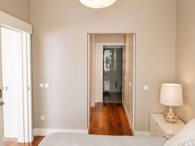 Apartamento T1 elegante na Sé, junto à Praça Almeida Garrett. - Grande imagem: 5/10
