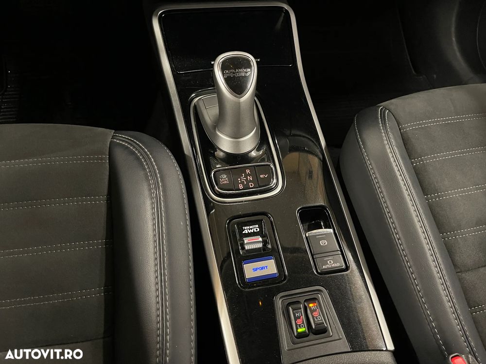 Mitsubishi Outlander 2.4 4WD Plug-In Hybrid - 18