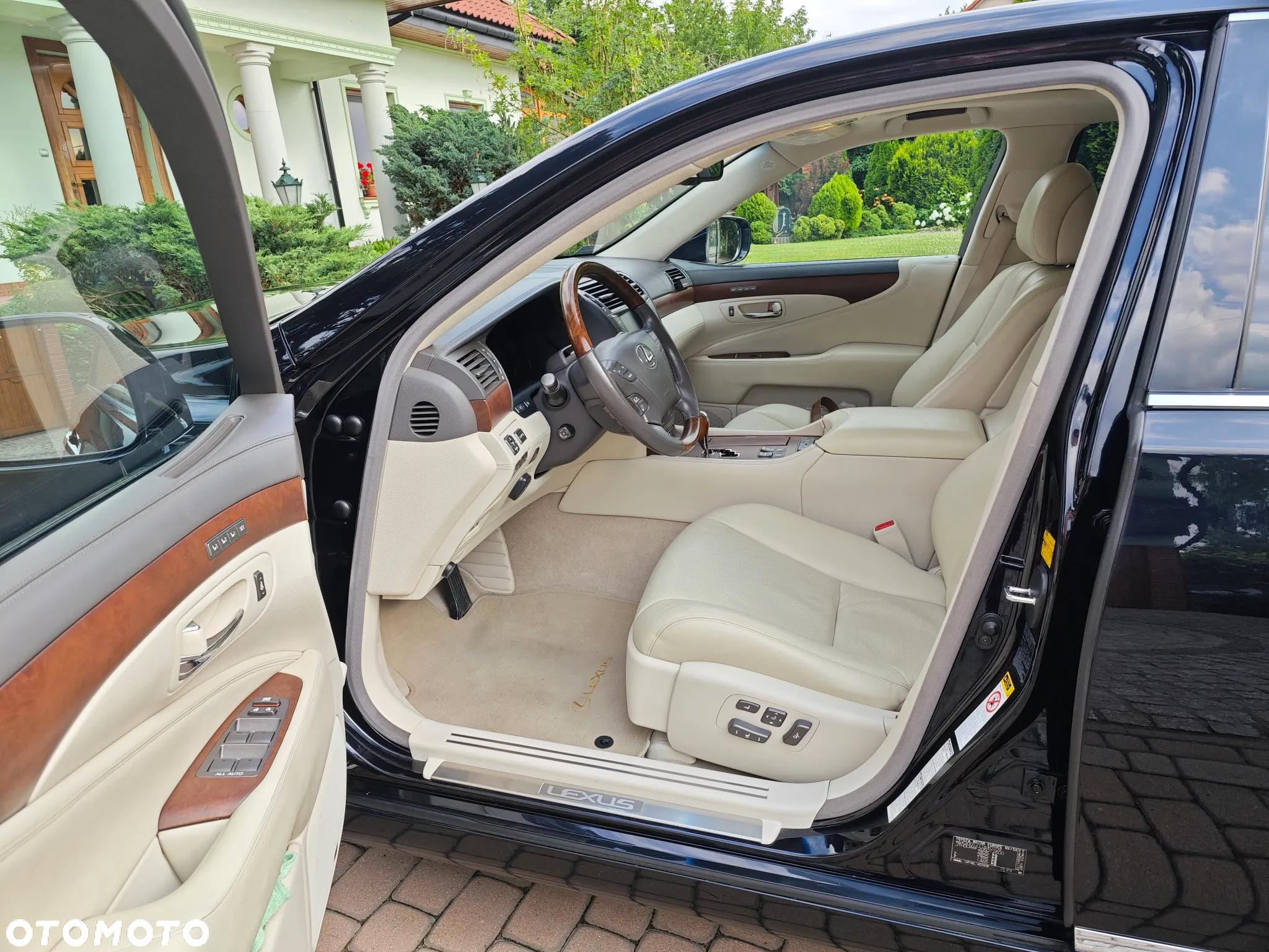 Lexus LS 600h L Superior - 10