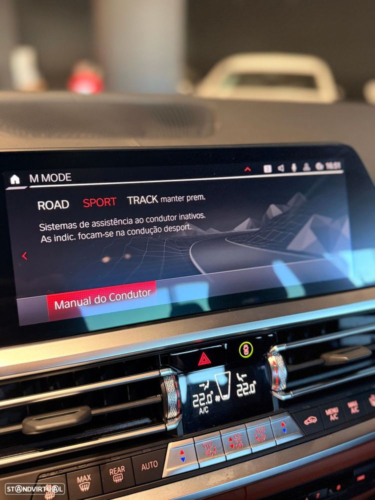 BMW M4 Competition xDrive - 38