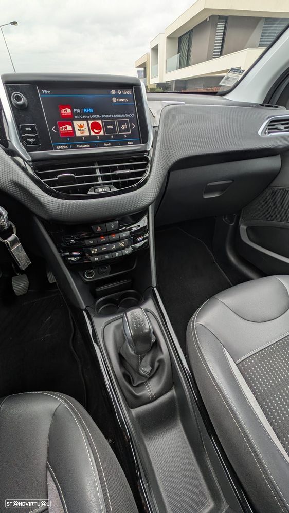 Peugeot 2008 1.2 PureTech Style - 11