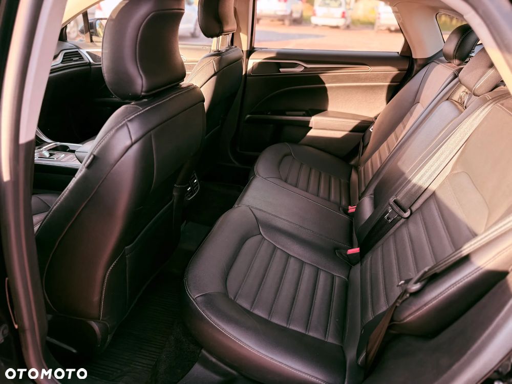Ford Fusion - 16