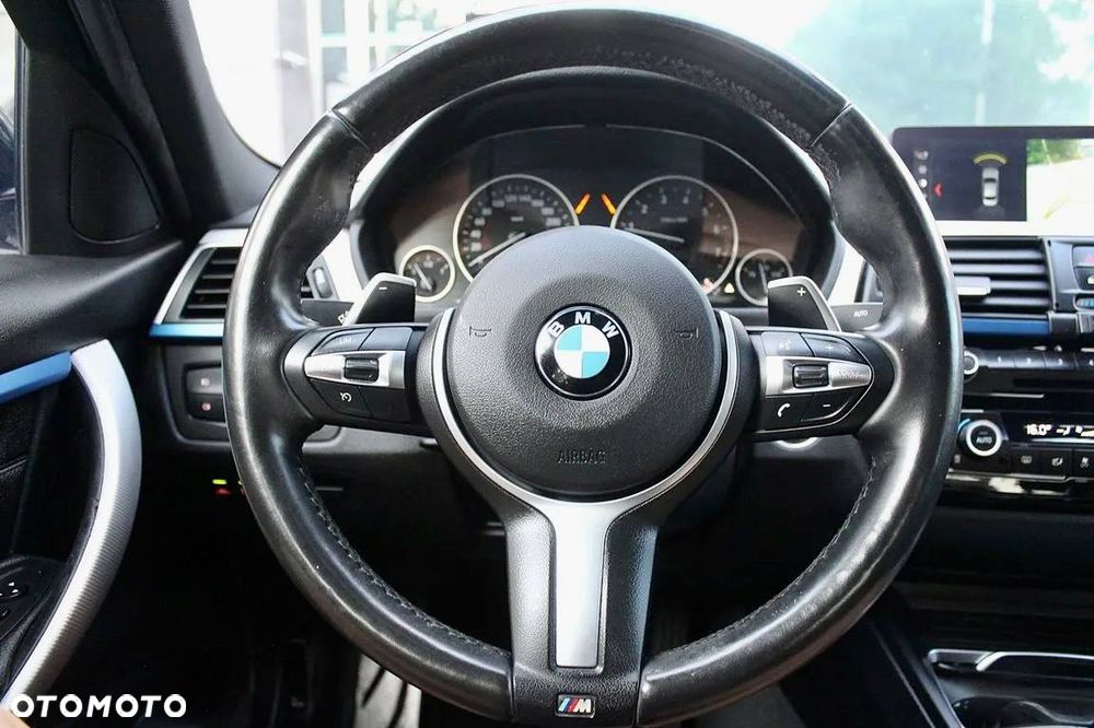 BMW Seria 3 330i M Sport - 8