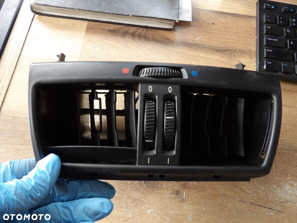 BMW - E70,X5 - KRATKA NAWIEWU TUNELU ŚRODKOWEGO - 6954953 - 1