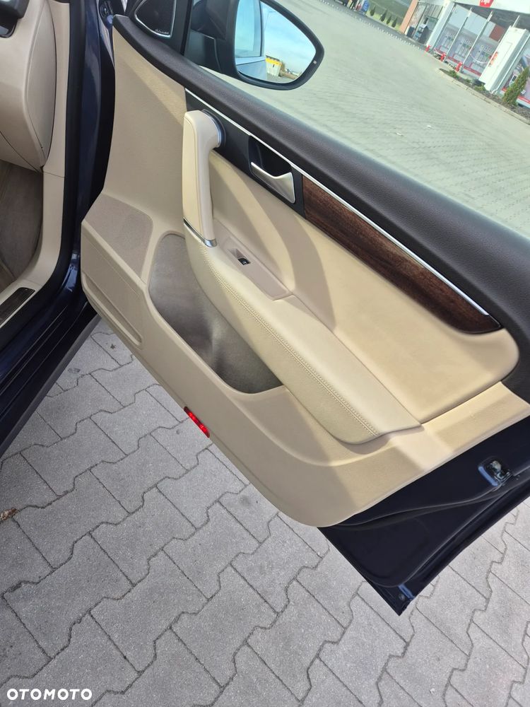 Volkswagen Passat 2.0 TDI 4Mot Highline DSG - 24