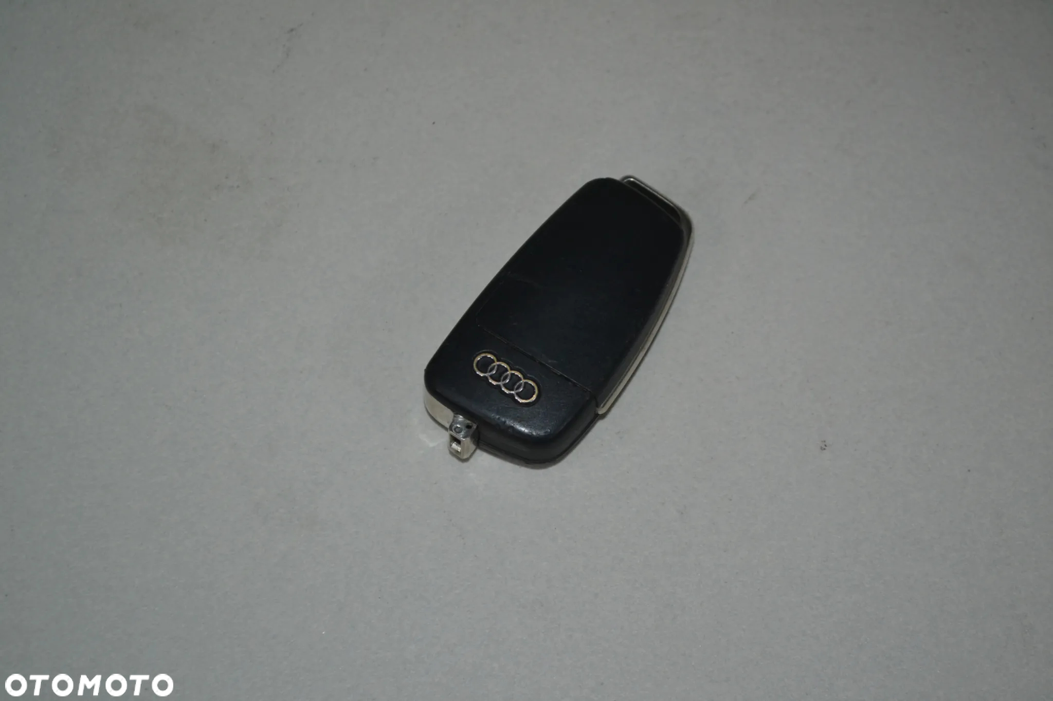 AUDI A3 8P LIFT KLUCZYK PILOT HELLA 434 MHz 8P0837220D - 3