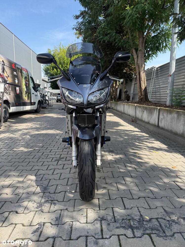 Yamaha FZS - 11