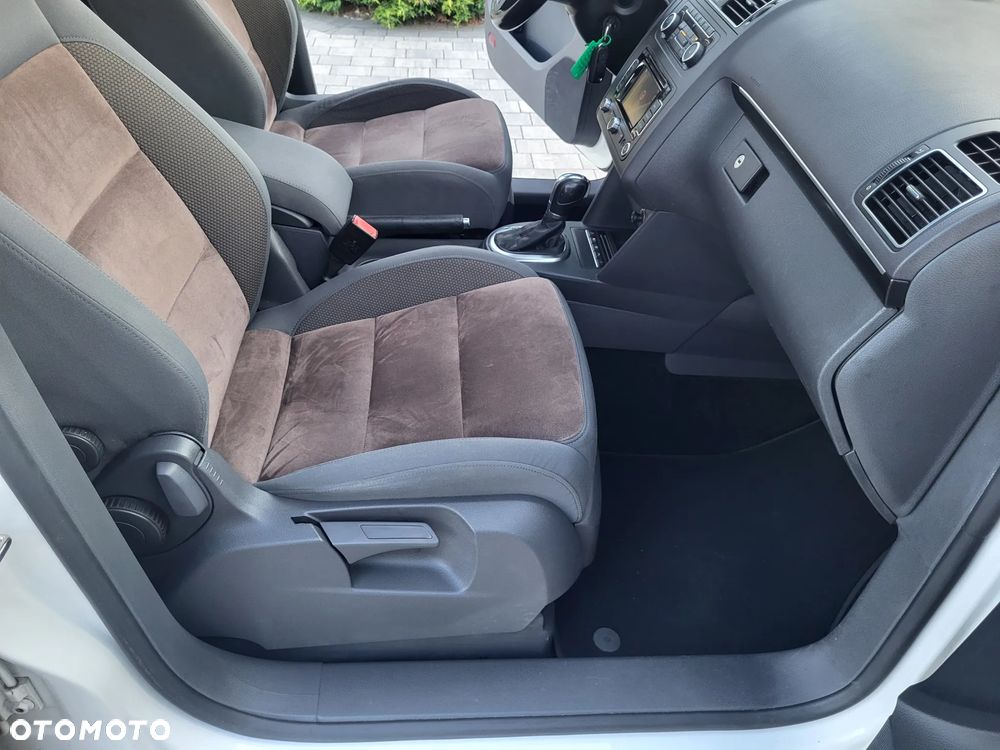 Volkswagen Touran 2.0 TDI Trendline DSG - 16