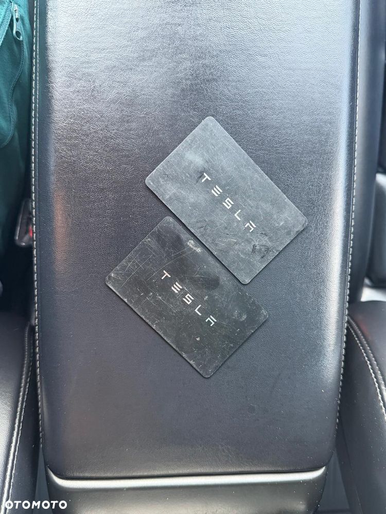 Tesla Model 3 - 32
