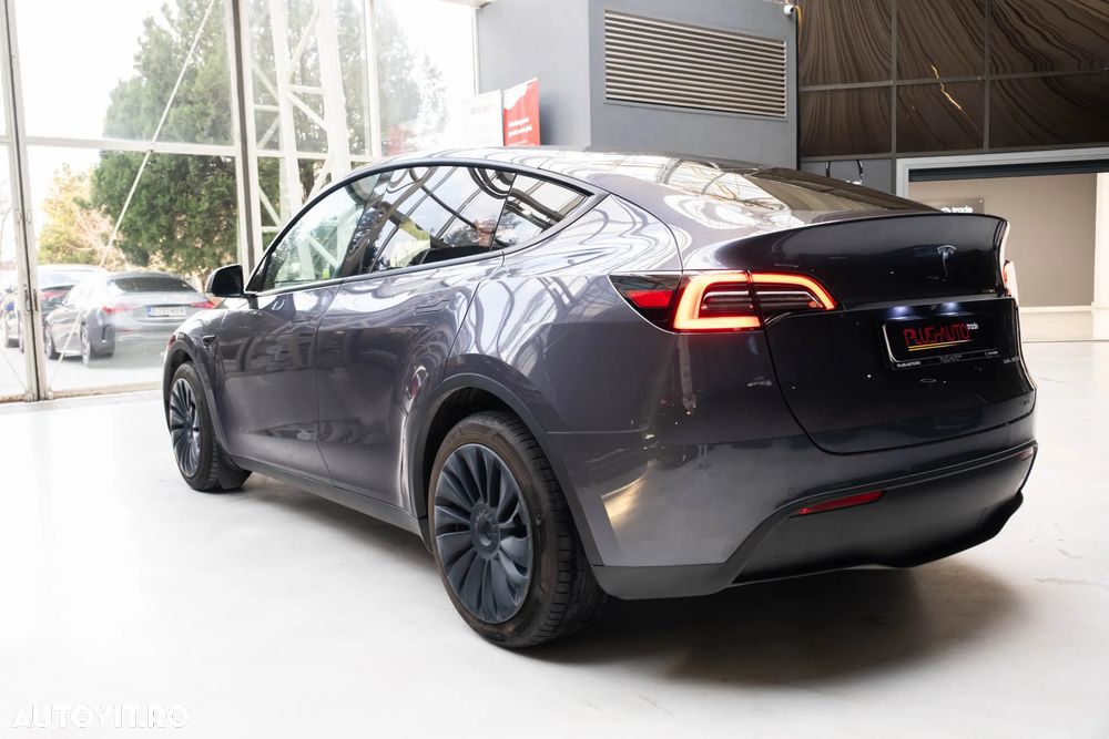 Tesla Model Y AWD Long Range - 4