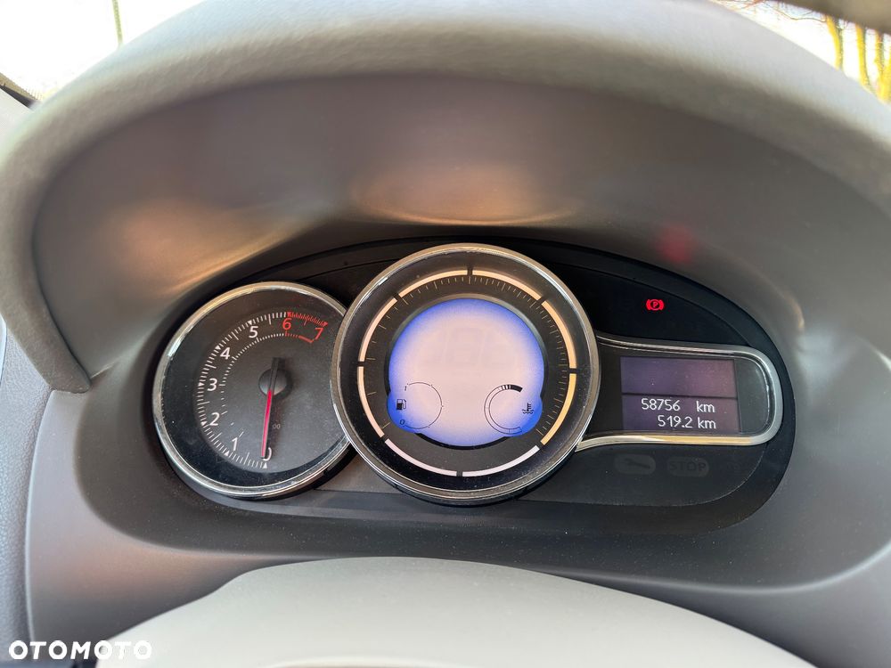 Renault Fluence 1.6 16V Life - 11