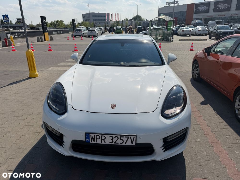 Porsche Panamera GTS PDK - 10