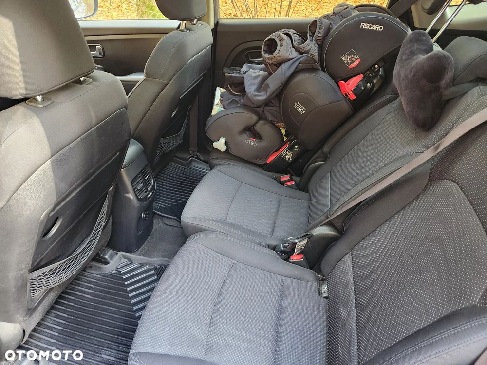 Kia Carens 1.7 CRDi XL 7os - 31