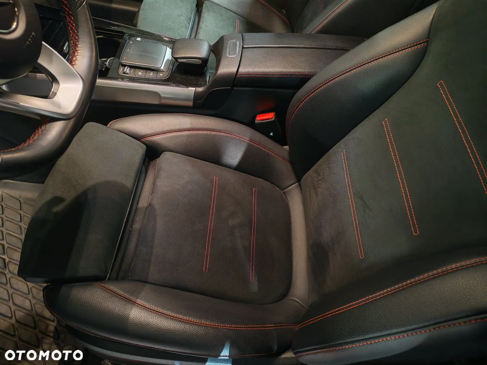 Mercedes-Benz GLB 200 4-Matic AMG Line 8G-DCT - 14