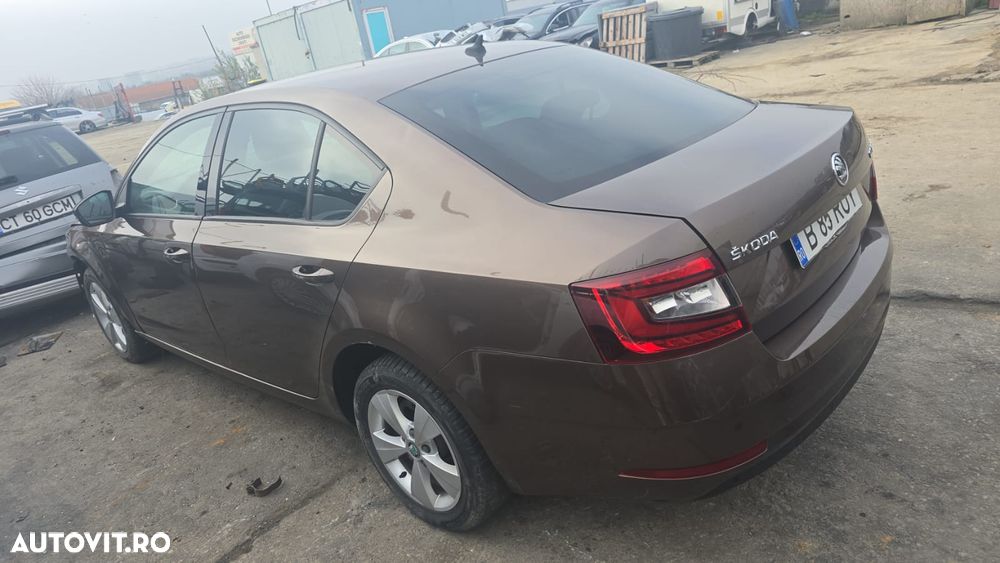 Skoda Octavia 2.0 TDI DSG Ambition - 6