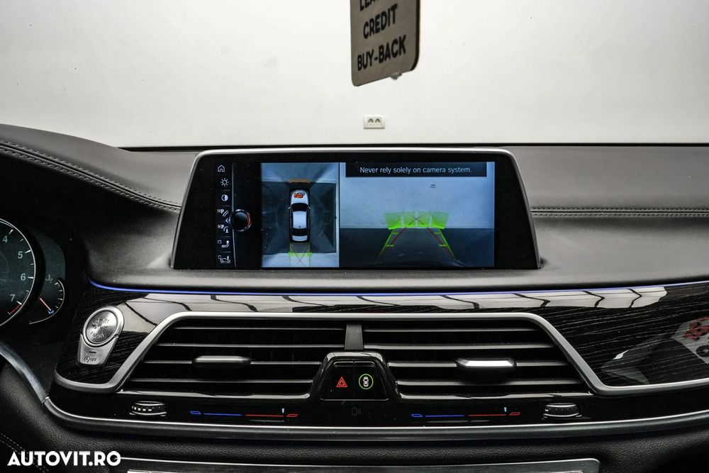 BMW Seria 7 750i xDrive - 24
