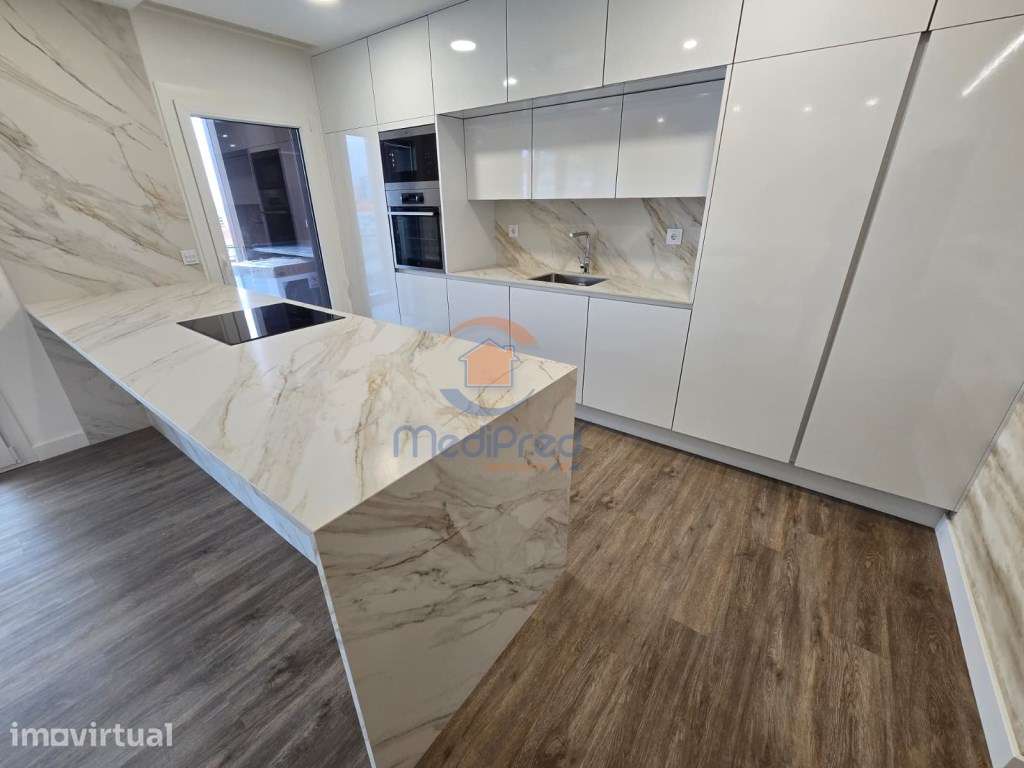 Apartamento T2 com Varandas e Parqueamentos, em Condomínio Privado ... - Grande imagem: 5/89