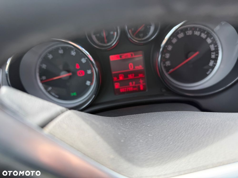 Opel Astra 1.4 Turbo Exklusiv - 32