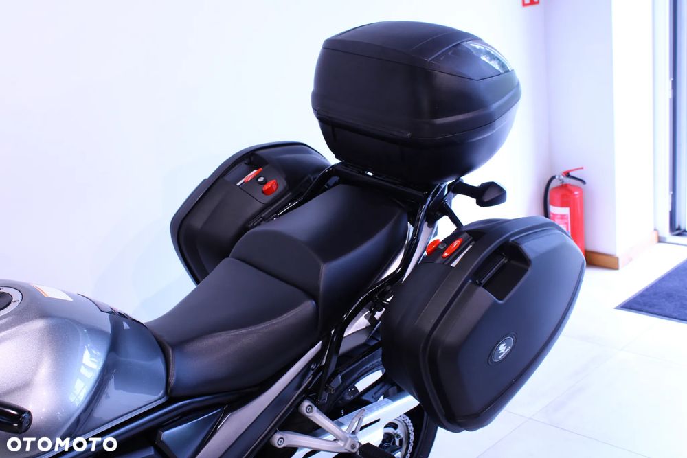 Suzuki GSX - 16