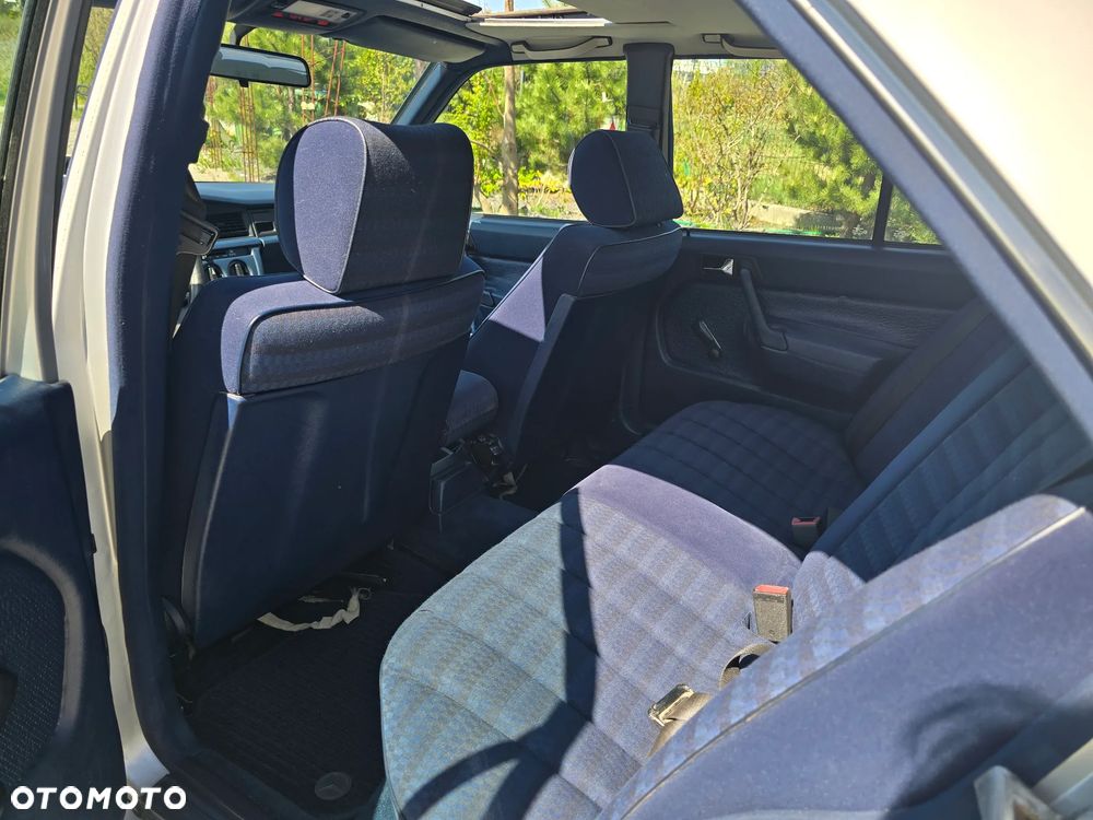 Mercedes-Benz W201 (190) - 26
