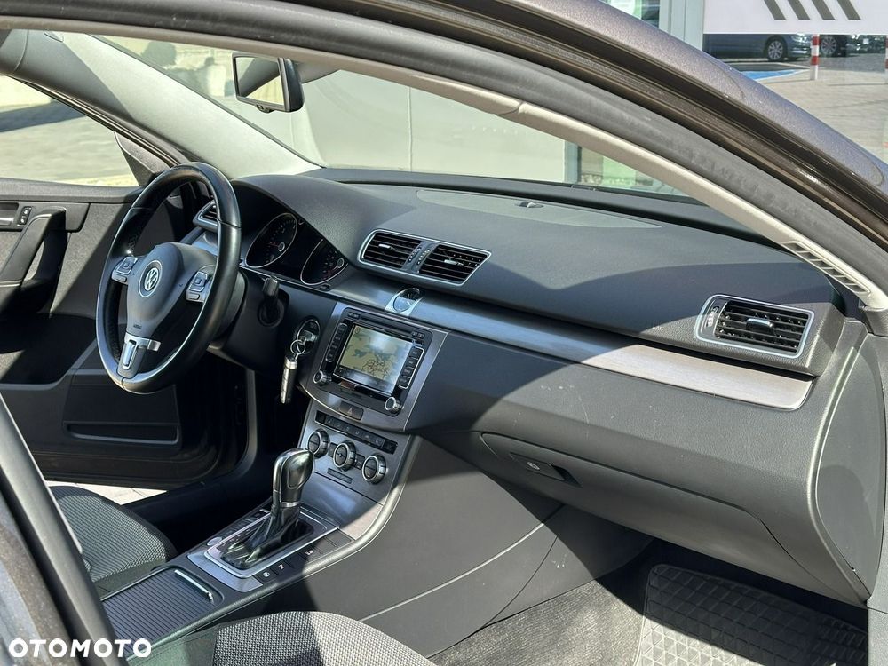 Volkswagen Passat Variant 2.0 Blue TDI DSG SCR Highline - 17