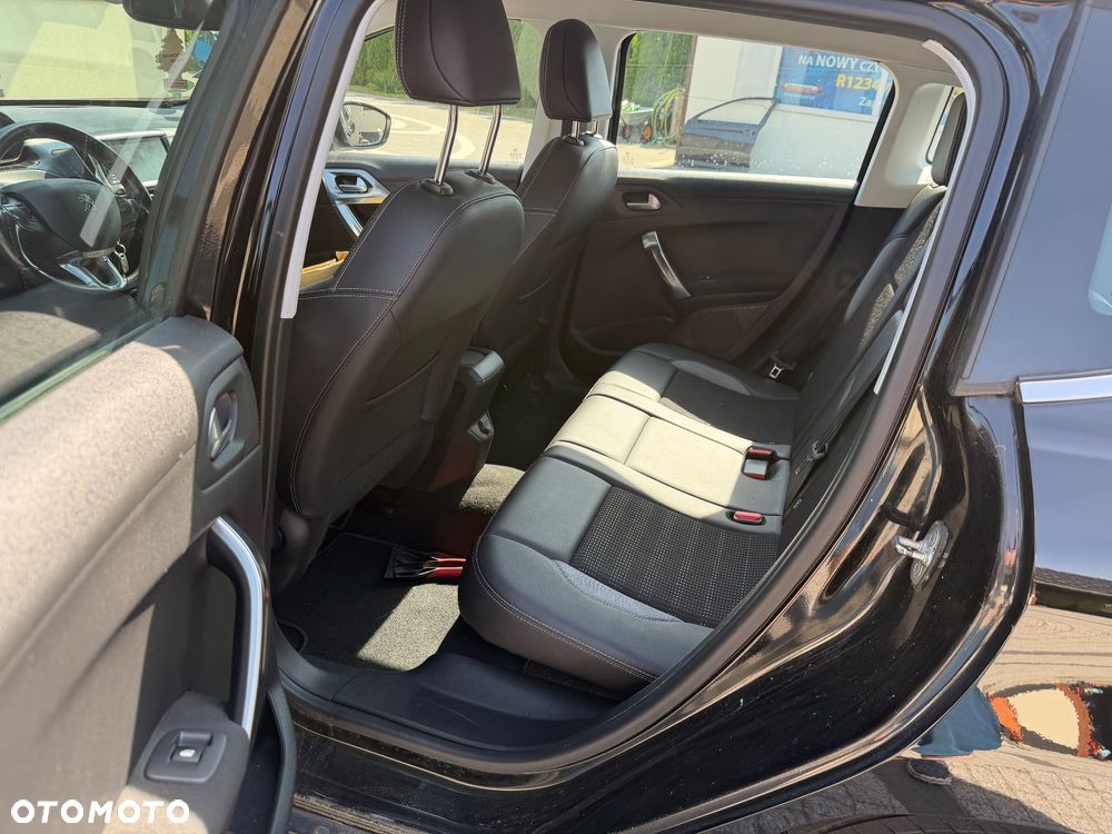 Peugeot 2008 1.6 VTi Allure - 16