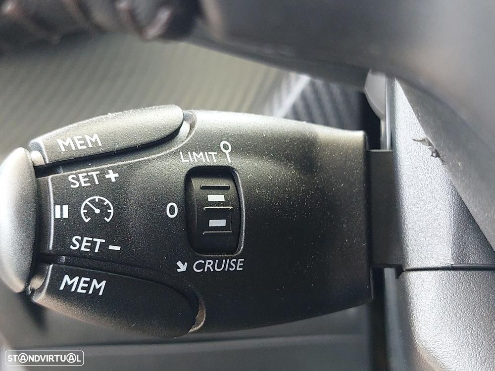 Peugeot e-2008 50 kWh Active Pack - 23