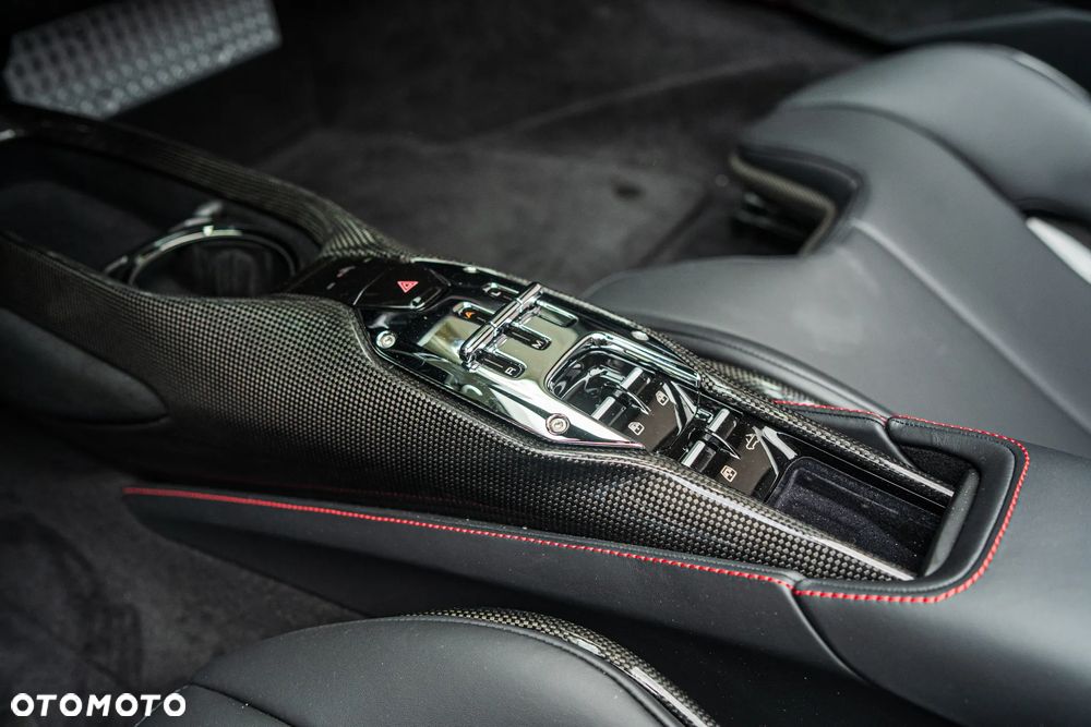 Ferrari SF90 Spider - 23