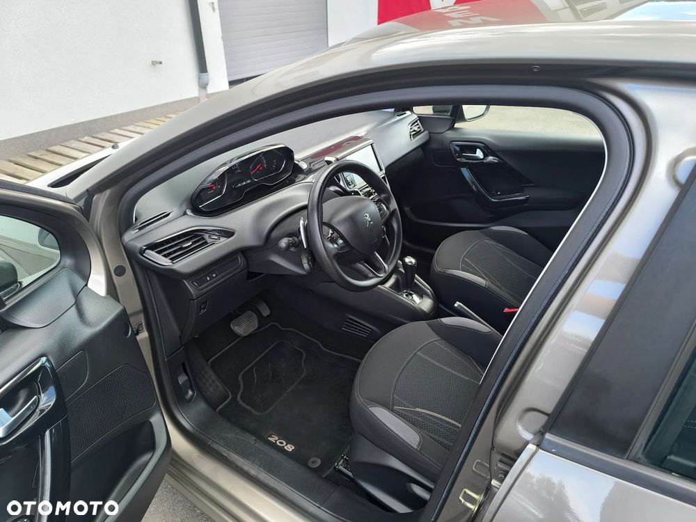 Peugeot 208 - 16