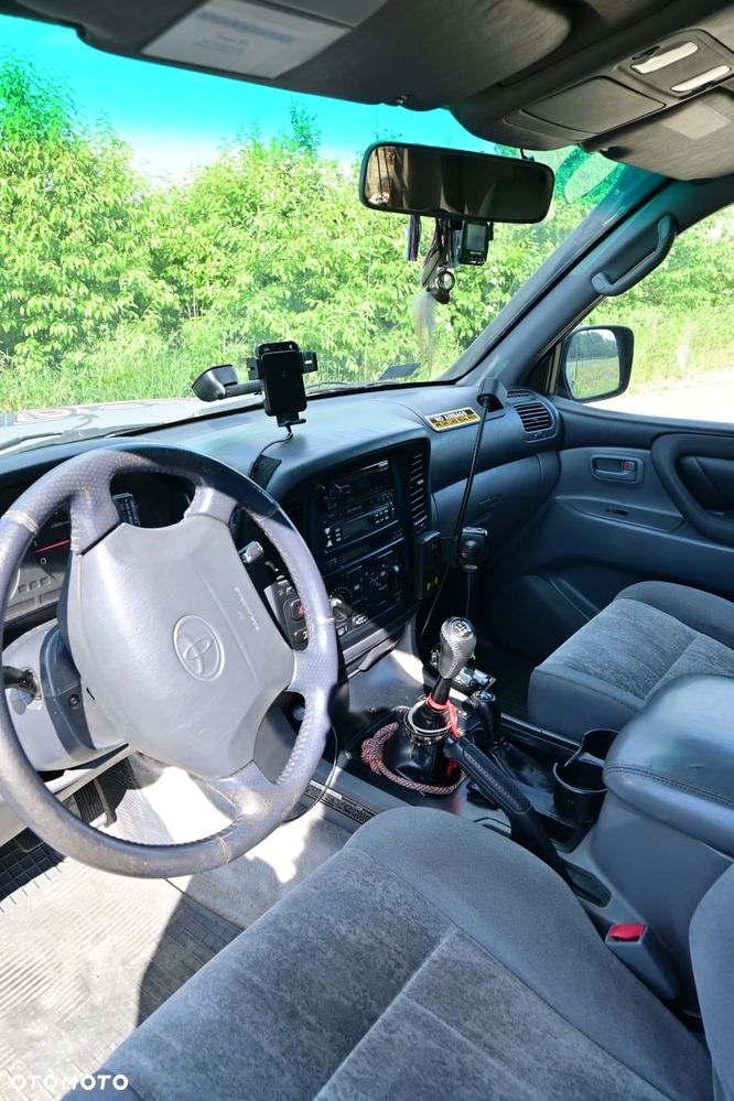 Toyota Land Cruiser 100 - 10