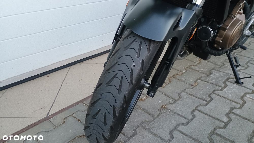 Honda CB - 12