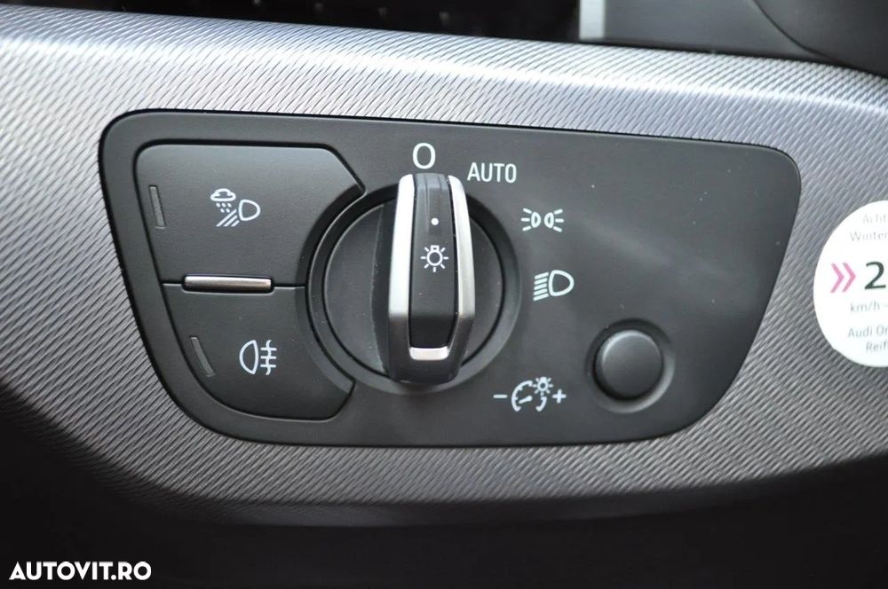 Audi A4 Avant 40 TDI quattro S tronic S line - 37