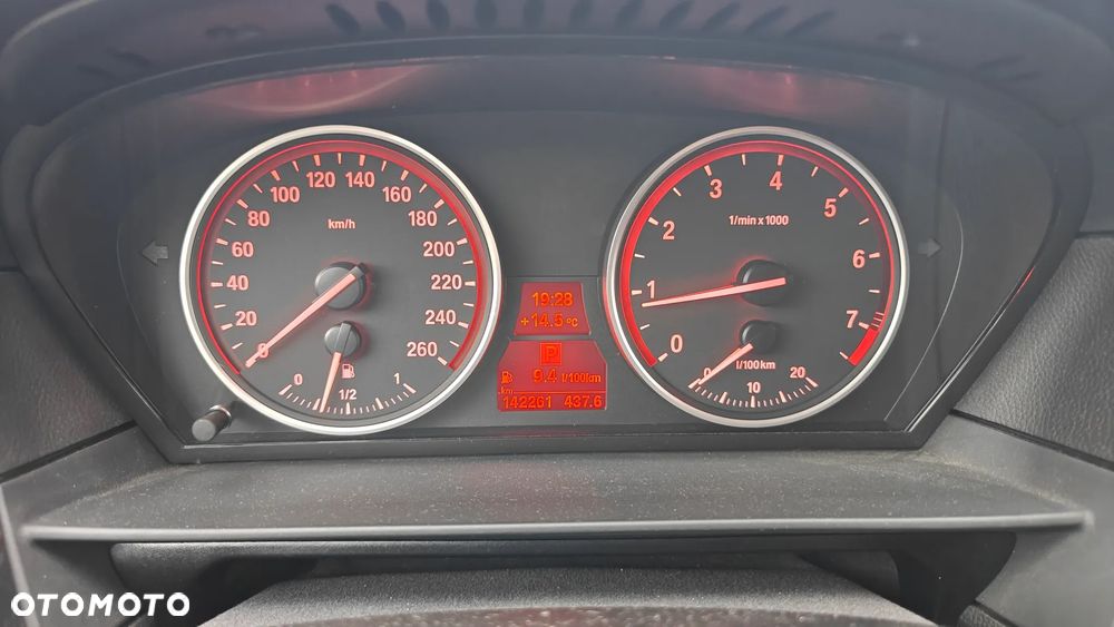 BMW Seria 5 520i - 28