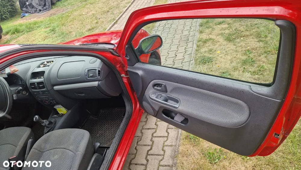 Renault Clio 1.2 16V 75 Dynamique - 12