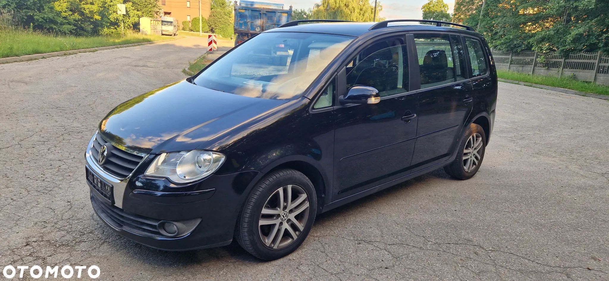 Volkswagen Touran 2.0 TDI Trendline DSG - 1