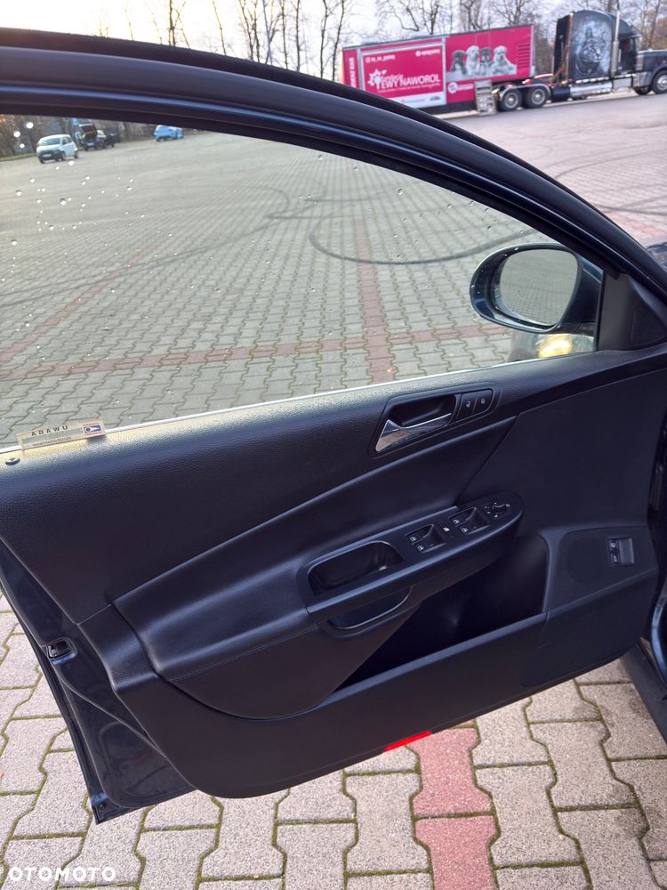 Volkswagen Passat Variant 2.0 TDI DPF Highline - 14