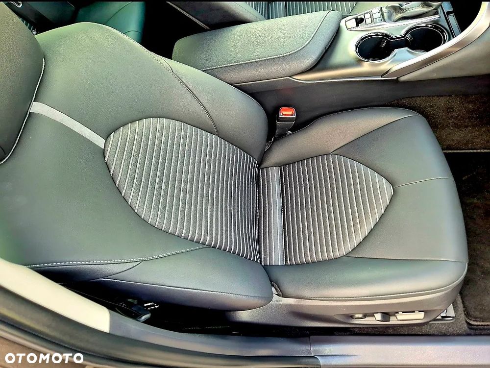 Toyota Camry 2.5 Hybrid Prestige CVT - 21