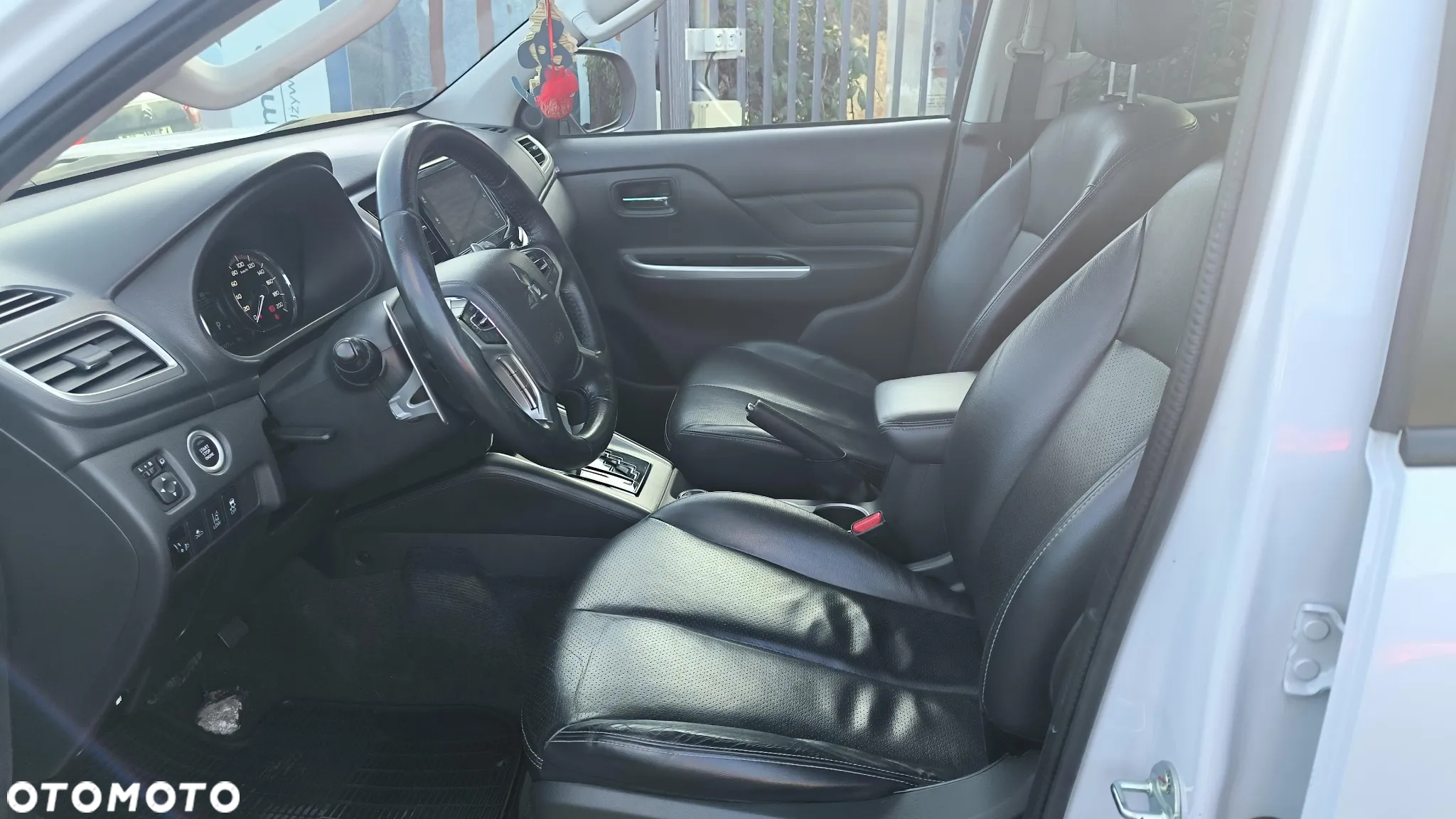 Mitsubishi L200 2.2 d DC Instyle Plus - 24
